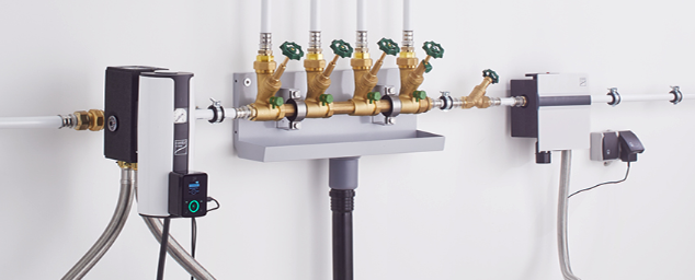 SYR Comfort by Sanibel Leckageschutzsystem - Detailansicht des intelligenten Wassersensors zur automatischen Leckageerkennung